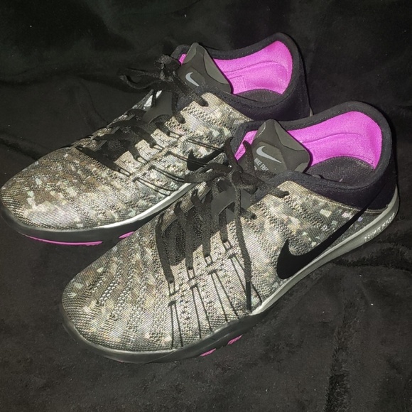 Nike Shoes - Nike Free TR 6 MTLC Nike Shoes - Nike Free TR 6 MTLC